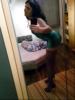 Sexy tgirl strumpet is showing off her ass