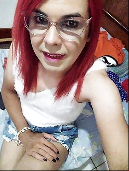 Shemale streetwalker with soaked arsehole