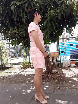 Feisty tranny girlfriend is spreading her bum