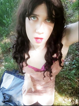 Pretty girl vladasexytrans and her open big hole