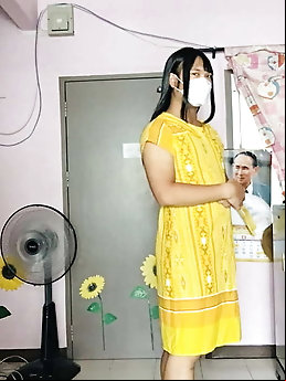 Tranny GF is giving head