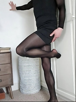 Curvy shemale slut likes posing