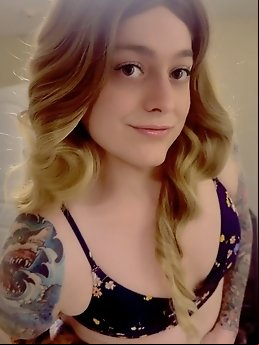 Deanna is a hot femboy and a sissy.