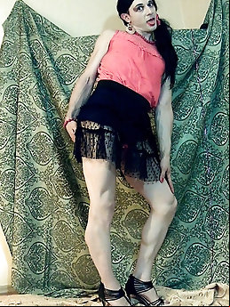 Enchanting shemale sluts like the taste of spunk