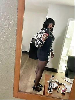Flexible shemale hookers are getting undressed on photo