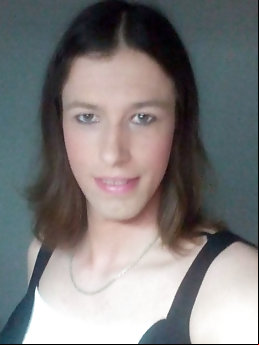 Adored tranny hooker is getting naked on pics