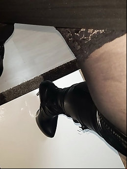 Cock hungry shemale babes are giving blowjob