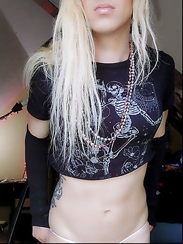 Foot fetish queen TSMinaj - 9 images on xHamster